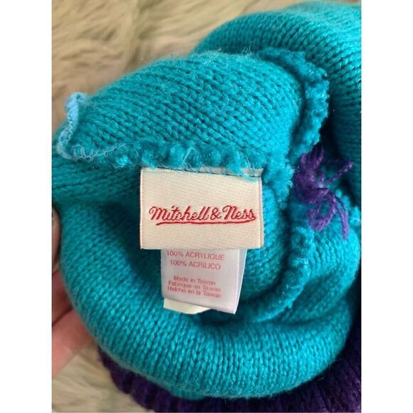 Mitchell & Ness Charlotte Hornets Stocking Hat - Picture 3 of 4
